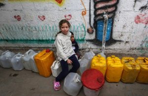 “الإعلام الحكومي”: العدو يواصل جريمة تعطيش غزة ويحوّل المياه لأداة إبادة