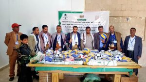 IMG_20250415_174926_425 مكتب الشباب في ذمار يوزع أدوات ومستلزمات رياضية على المدارس الصيفية للعام 1446هـ