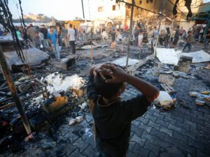 إسرائيل تكثّف حربها على خيام النازحين بغزة