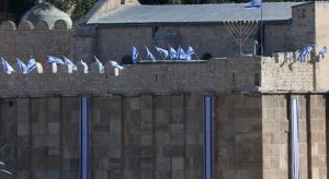 الأوقاف الفلسطينية: رفع الأعلام الإسرائيلية على الحرم الابراهيمي اعتداء خطير وانتهاك صارخ