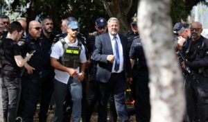 المجرم بن غفير يقود اقتحام الصهاينة للحرم الابراهيمي