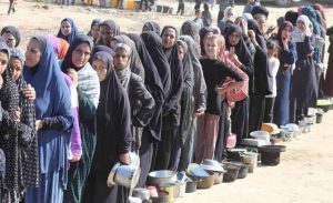 img129 لقيمات تحت النار.. موائد الغزيين لأجل البقاء على قيد الحياة