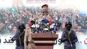 شاهد ـ بيان القوات المسلحة اليمنية من ‎ميدان_السبعين بشأن تنفيذ عددٍ من العمليات العسكرية النوعية في يافا المحتلة وضد حاملتي الطائرات الأمريكية ترومان وفينسون وإسقاط طائرة أمريكية نوع MQ_9. بتاريخ18_4_2025م