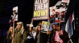 أهالي أسرى صهاينة يرحبون بموقف “حماس” حول صفقة شاملة