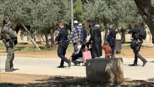 حماس: اقتحام المستوطنين الأقصى استمرار في تهويد المقدسات