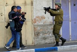 f3cfd3e3dccebe789ca80e184bc93030 نقابة الصحفيين الفلسطينيين تطالب بوقف جرائم العدو الإسرائيلي وانتهاكاته ضد الصحفيين