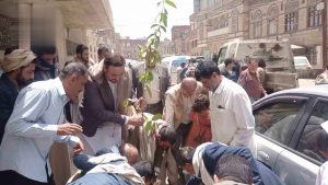 عباد يطلع على مبادرة لزراعة الأشجار وحملة لإزالة العشوائيات بمديرية الثورة