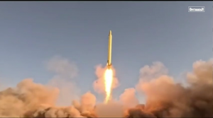 شاهد بالفيديو: إيران تكشف عن صواريخ جديدة في “الوعد الصادق 3” ضد الكيان الصهيوني