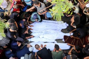 1-4 12 شهيدا في قصف صهيوني مناطق في قطاع غزة