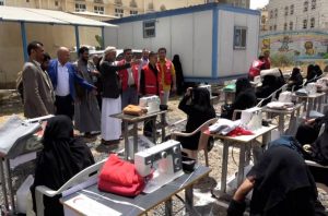 1024_2 توزيع مكائن خياطة لـ 110 مستفيدات من الأسر الأشد فقراً في عمران