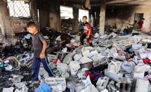 17515544027872 الدفاع المدني بغزة: عشرات العالقين تحت الأنقاض بعد القصف الصهيوني