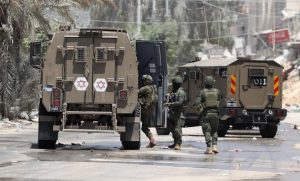 اعتقالات العدو الصهيوني يقتحم بلدات في الضفة الغربية