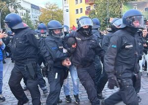 الثورة322 الشرطة الألمانية تقمع مسيرة داعمة لفلسطين في برلين