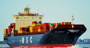 السفينة الاسرائيلية MSC SARAH V هجوم بحري قبالة سواحل الحديدة.. أربع وحدات مسيّرة تستهدف سفينة تنطبق عليها المعايير اليمنية
