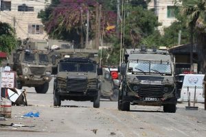 قوات العدو الصهيوني يداهم منازل في قرية العروج شرق بيت لحم ويقتحم قلقيلية