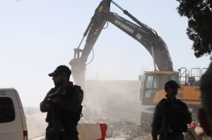 هدم العدو الصهيوني يخطر للمرة الثالثة بهدم كافة منازل قرية النعمان شرق بيت لحم