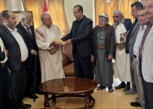 تنفيذاً لوصية والده… مواطن يسلّم كنزاً ثميناً للسلطات بعد سنوات من الاحتفاظ به خوفاً من التهريب