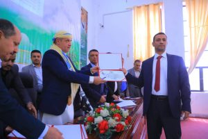 IMG-20250729-WA0006 الاقتصاد تسلم شهادة إجازة محاسب قانوني لـ 61 محاسباً