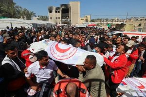 الهلال الأحمر ضحايا “الهلال الأحمر” الفلسطيني : 51 شهيدًا و35 معتقلًا من طواقمنا منذ بدء العدوان