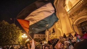 لليوم الثامن لليوم الثامن..تونسيون يواصلون الاعتصام أمام سفارة واشنطن دعما لغزة