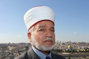 العدو الصهيوني يبعد مفتي القدس 6 أشهر عن المسجد الأقصى المبارك