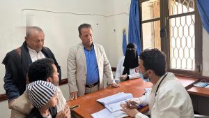 القعود يدشن المخيم الطبي المجاني في مجمع بني حوات الطبي في بني الحارث