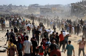 IMG-20250813-WA0008 الإعلامي الحكومي بغزة: العدو سمح بدخول 201 شاحنة مساعدات فقط من أصل 1,200