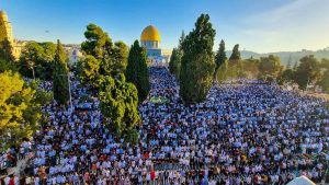 IMG-20250829-WA0001 50 ألفاً يؤدون صلاة الجمعة في المسجد الأقصى المبارك