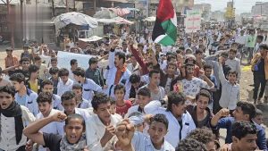 IMG_20250809_193216_614 مسيرة طلابية في الجراحي تضامنا مع غزة وتنديدا بجرائم التجويع