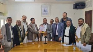 وزير الخدمة المدنية يكرم الوكيلين السابقين حيدر والأمير