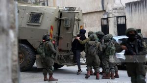 IMG_20250820_102210_151 العدو الإسرائيلي يعتقل 15 فلسطينياً من الخليل