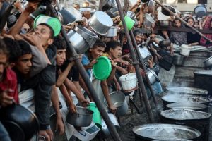 “الغذاء العالمي” تحذّر : أكثر من 320 ألف طفل في غزة مهددون بسوء التغذية الحاد