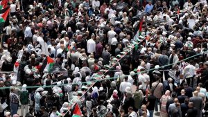 آلاف الفلسطينيين يتظاهرون بالضفة رفضا للإبادة الصهيونية بغزة