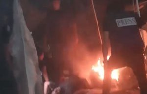 استشهاد إثنين من مراسلي قناة الجزيرة بقصف استهدف خيمتهم أمام مجمع الشفاء بغزة