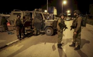 اعتقالات العدو الصهيوني يعتقل 17 مواطناً فلسطينياً في الضفة الغربية