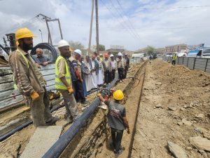 الثورة 11 تفقد سير العمل فى مشروع تنفيذ شبكة مياه الشرب في مدينة البيضاء