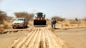 الجوف تدشين العمل في مشروع الطريق الزراعي بمديرية الغيل في الجوف