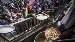 المجاعة بغزة المنظمات الأهلية”: 200 ألف طفل بغزَّة يعانون سوء تغذية حاد