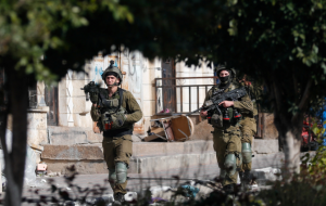 العدو الصهيوني يصيب طفلا فلسطينيا بالرصاص في القدس ويقتحم بيت لحم