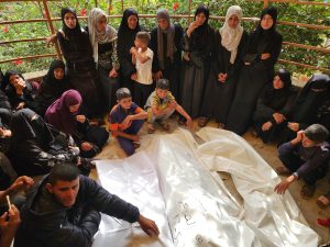 استشهاد 8 مواطنين فلسطينيين بينهم 6 من عائلة واحدة في قصف العدو مخيم البريج وخان يونس