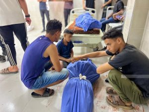 استشهاد عدد من الفلسطينيين وإصابة آخرين في قصف مركزا لإيواء النازحين في غزة