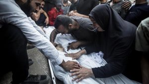 قطاع غزة 21 شهيدا في قصف العدو الصهيوني عدة مناطق بقطاع غزة منذ فجر اليوم