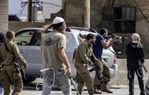 إصابة عدد من الفلسطينيين في اعتداءات مستوطنين على بلدات وقرى الضفة الغربية