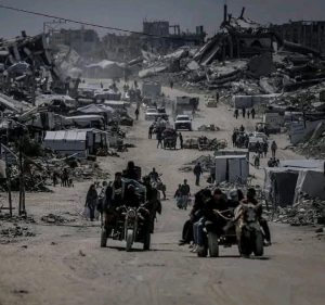 العدو الصهيوني يجبر فلسطينيين على إخلاء برجين سكنيين بمدينة غزة تمهيدا لقصفهما