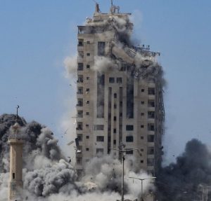 الدفاع المدني بغزة: استهداف المباني المرتفعة يأتي ضمن سياسة تهجير قسري للمدنيين