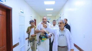 IMG_20250915_211608_073 محافظ الحديدة يطلع على سير تقديم الخدمات الطبية بهيئة مستشفى الثورة بالمحافظة