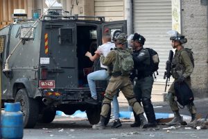 الكيان الصهيوني يشن حملة اعتقالات واسعة في قرية حارس غرب سلفيت