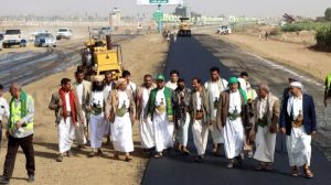 الثورة 33 محافظ صعدة يطلع على سير العمل في مشروع سفلتة خط دائري محضة