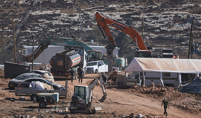 العدو الإسرائيلي يهدم 5 منشآت شرق القدس.. ومستوطنون يهاجمون تجمع العراعرة في جبع شمالي القدس