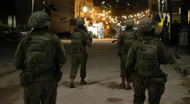 حملة اقتحامات واسعة في الضفة والقدس: اعتقال 7 فلسطينيين وإصابة طاقمين طبيين